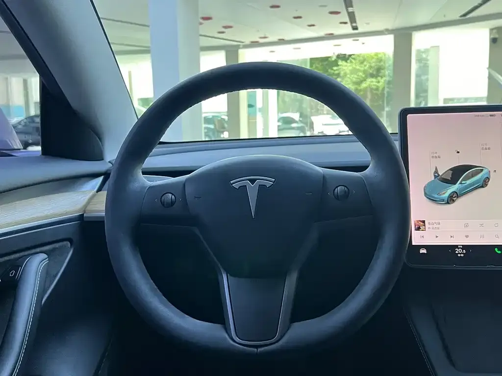 Tesla Model 3 — фото 6