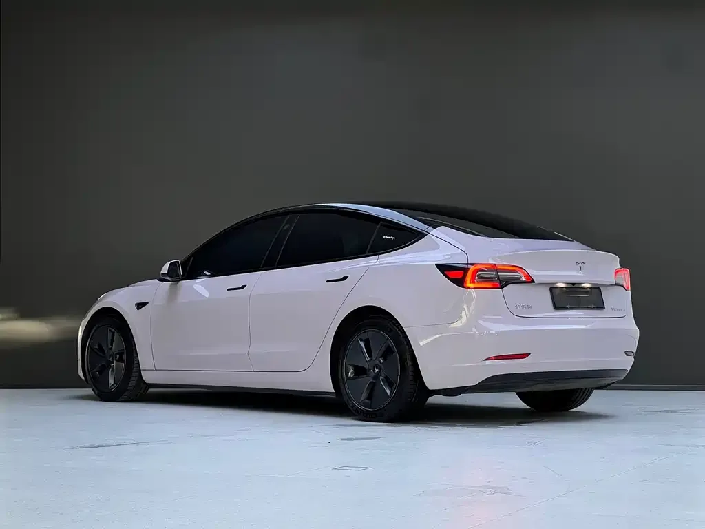 Tesla Model 3 — фото 4