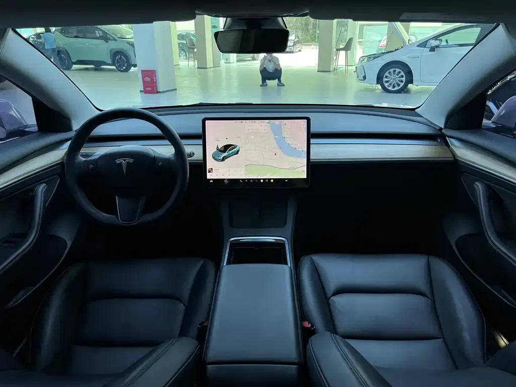 Tesla Model 3 — фото 9