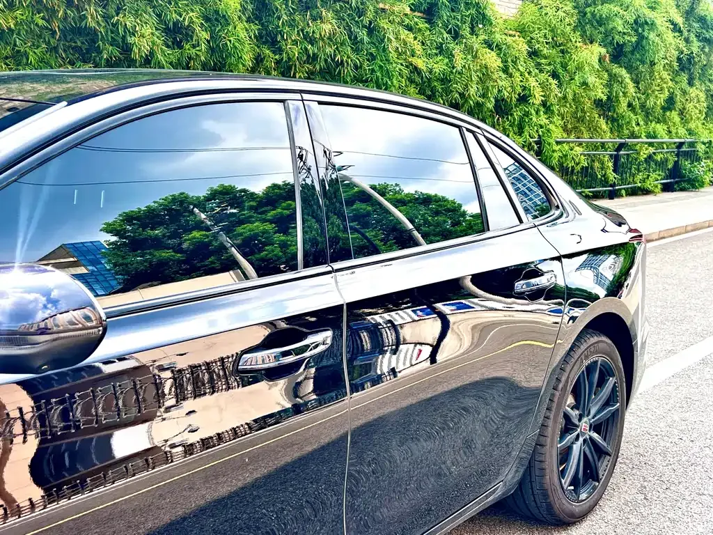Hongqi H5 — фото 3