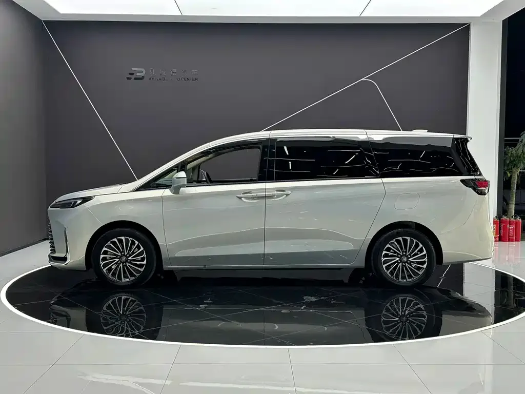 Buick GL8 Hybrid — фото 4