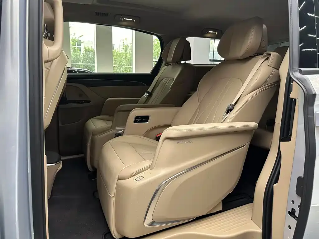 Buick GL8 Hybrid — фото 2