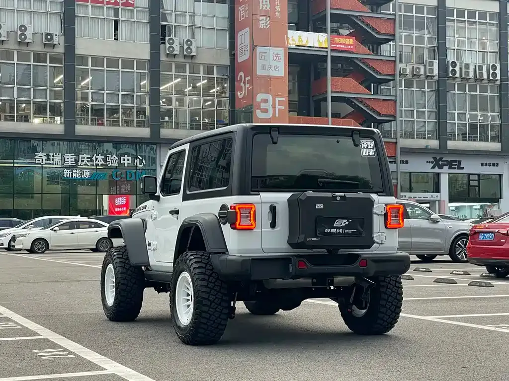 Jeep Wrangler — фото 8
