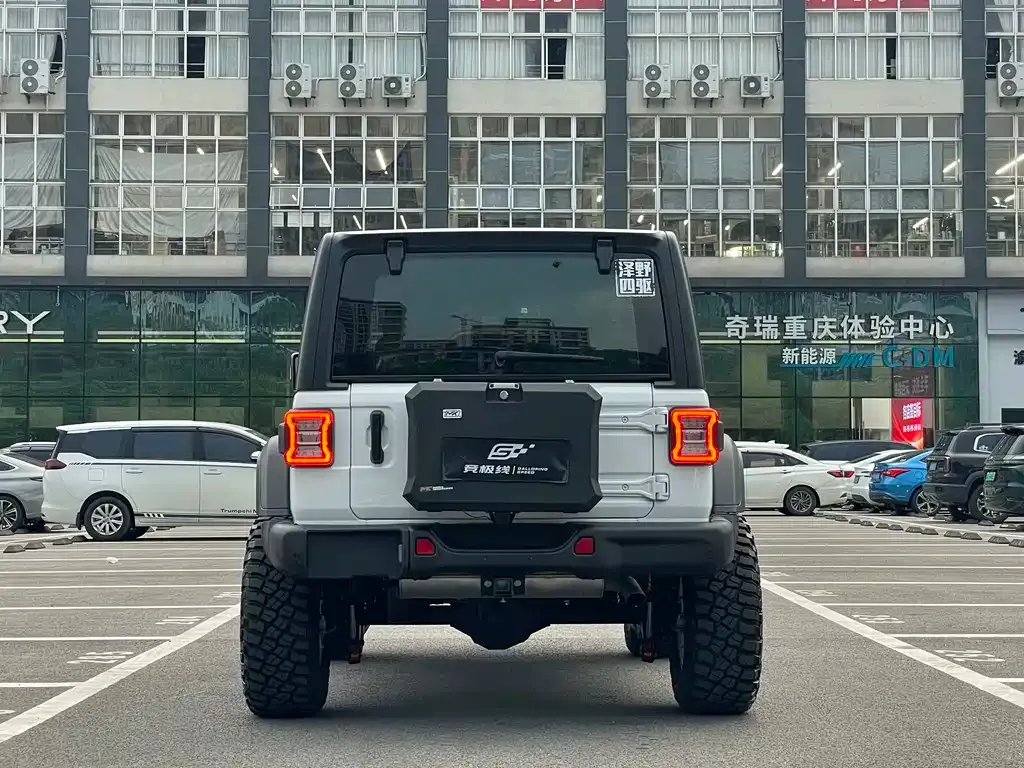 Jeep Wrangler — фото 6