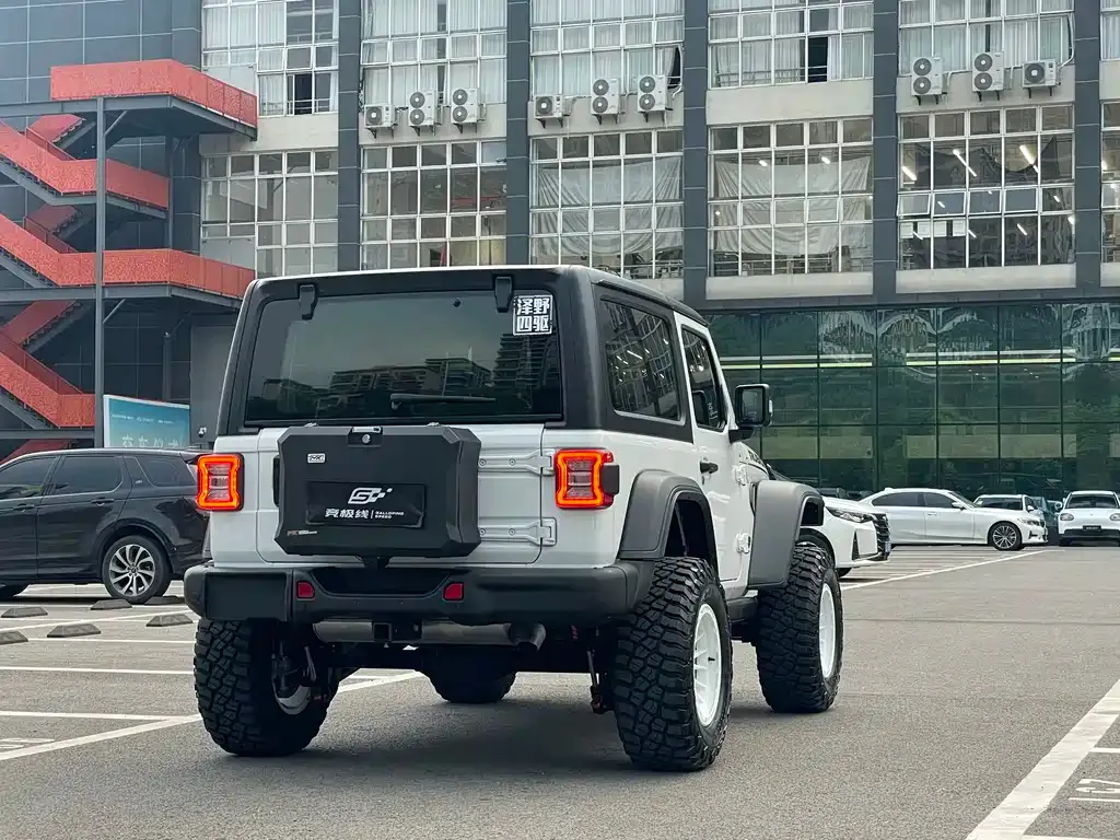 Jeep Wrangler — фото 3