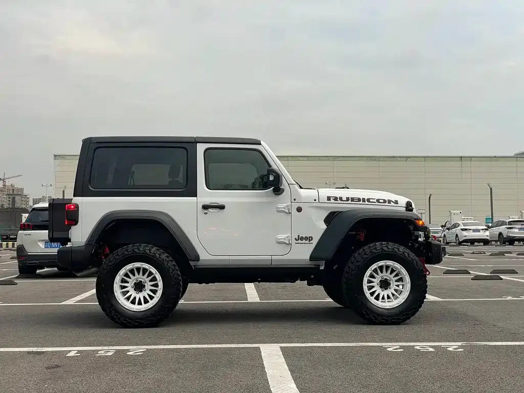 Jeep Wrangler — фото 2