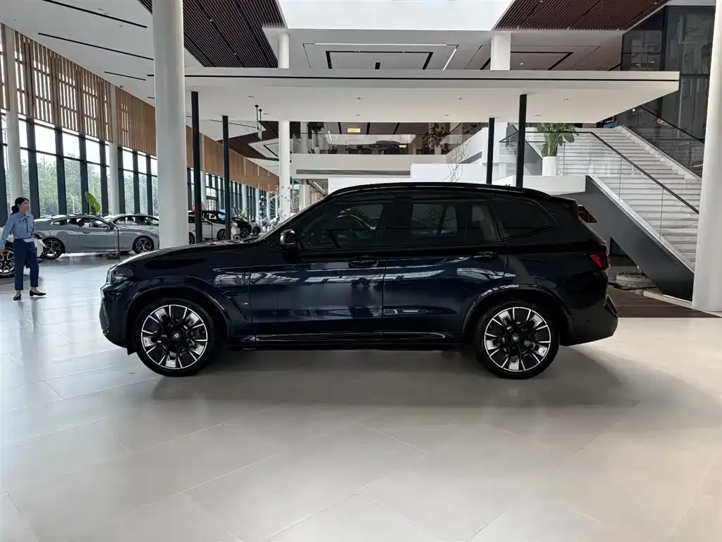 BMW iX3 — фото 8