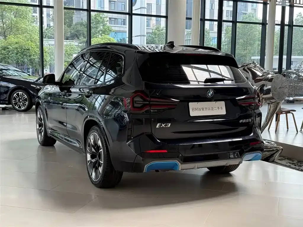 BMW iX3 — фото 10