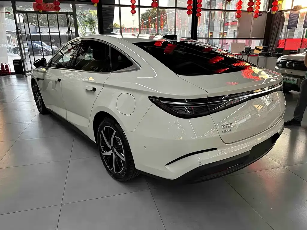 BYD Seal 07 DM-i — фото 6