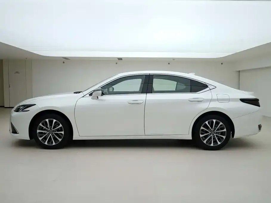 Lexus ES — фото 5