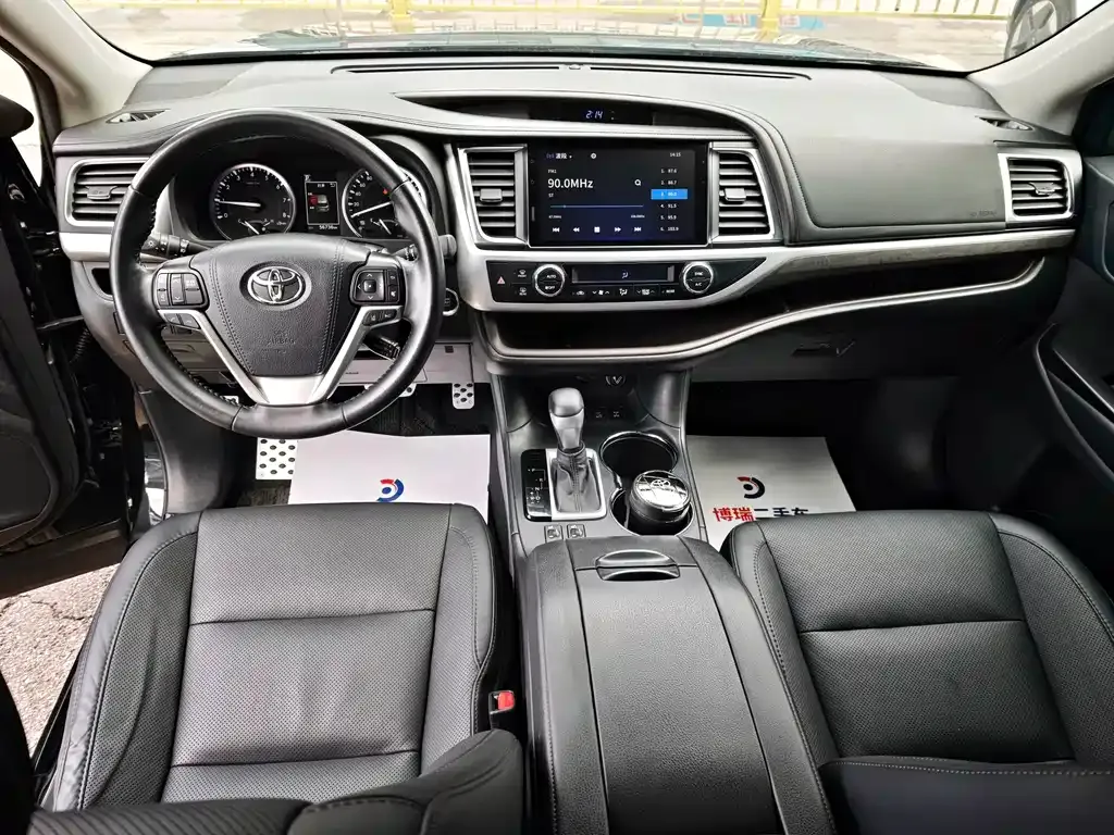 Toyota Highlander — фото 10