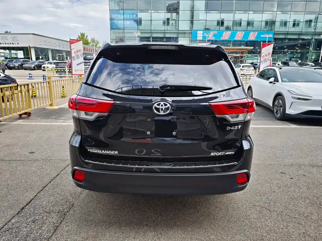 Toyota Highlander — фото 3