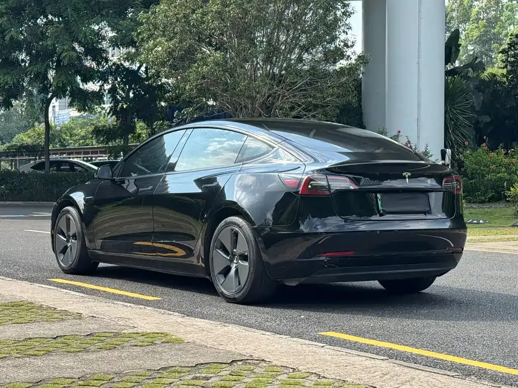 Tesla Model 3 — фото 8