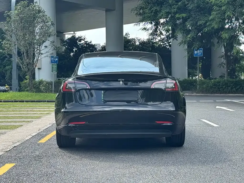 Tesla Model 3 — фото 10