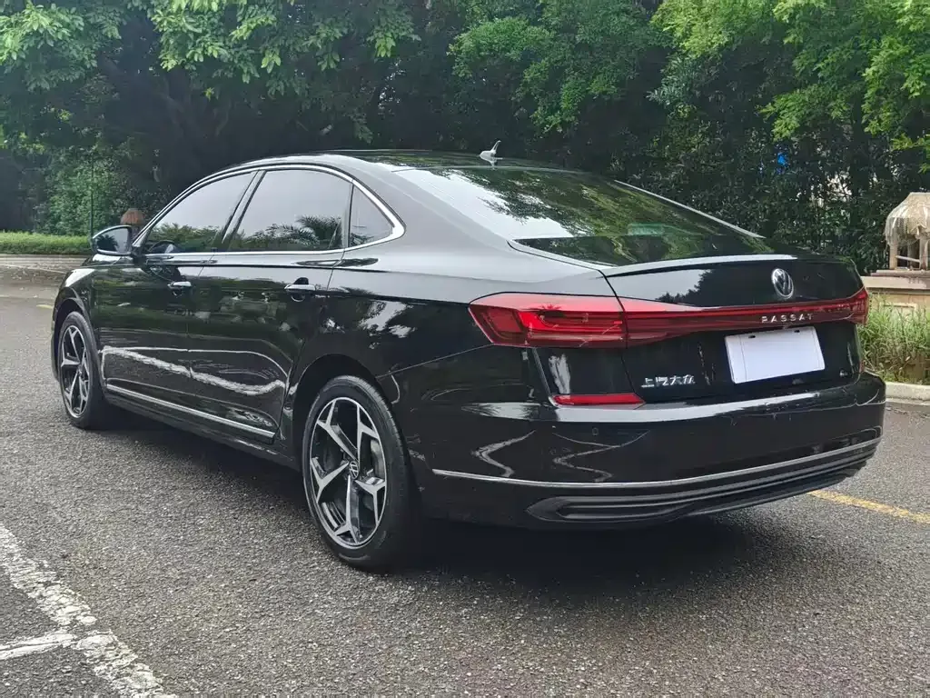 Volkswagen Passat — фото 10