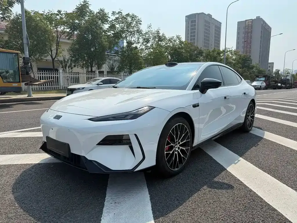 Geely Galaxy E8 — фото 1