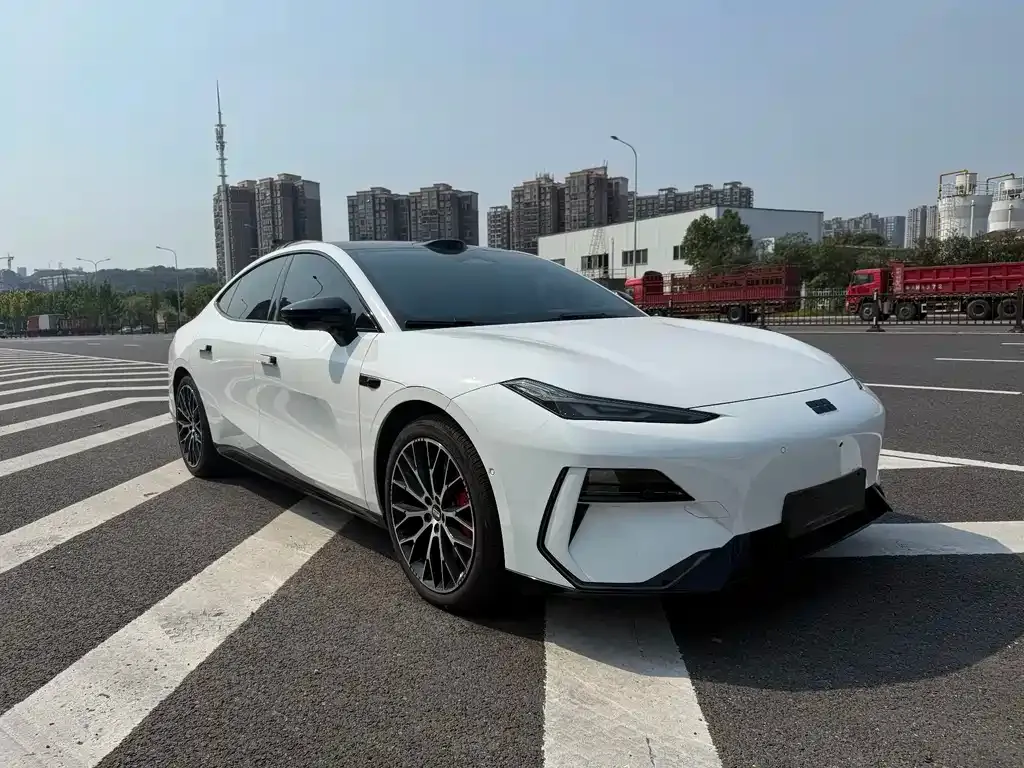 Geely Galaxy E8 — фото 10