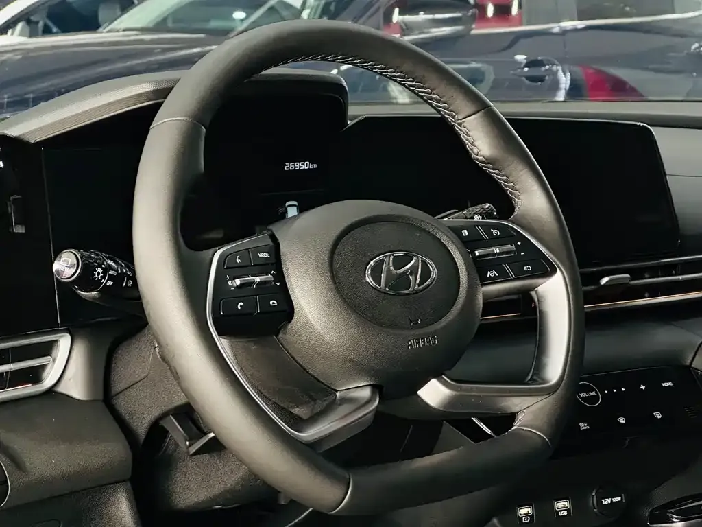 Hyundai Elantra — фото 8