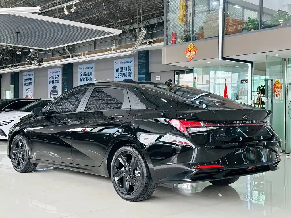 Hyundai Elantra — фото 2