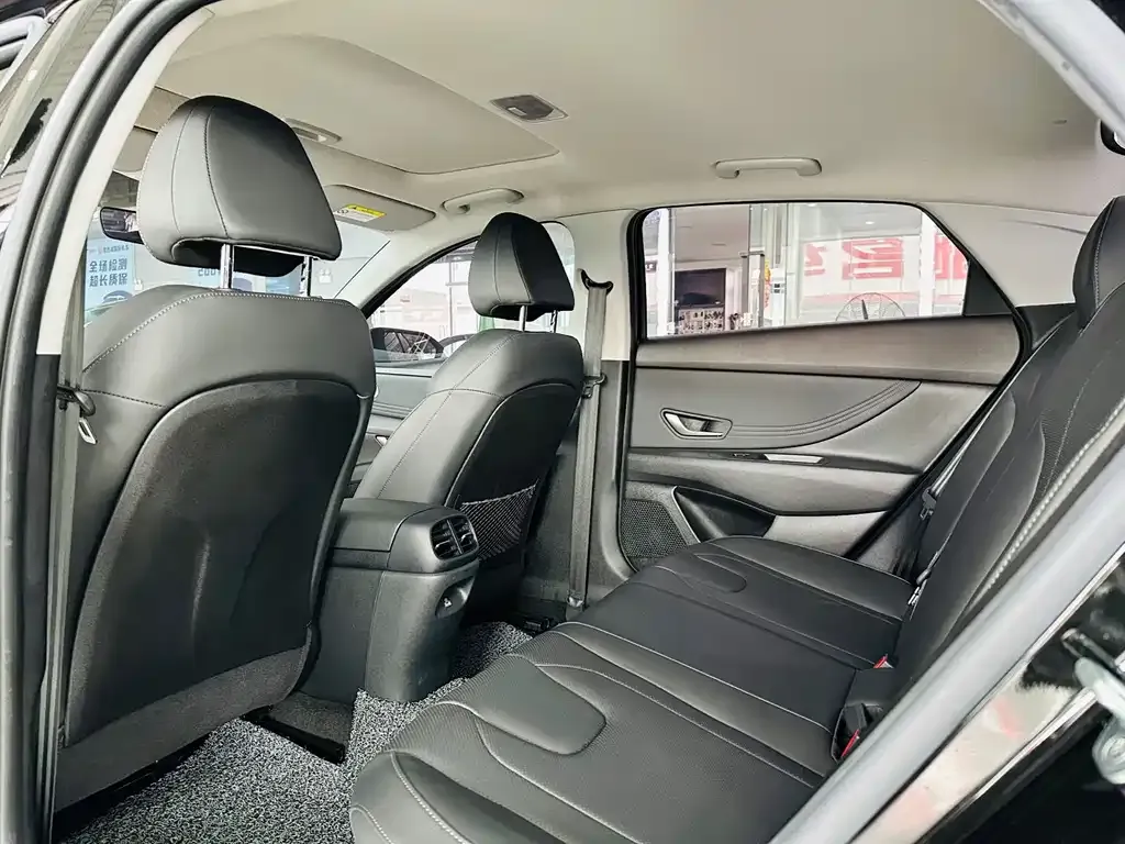 Hyundai Elantra — фото 7