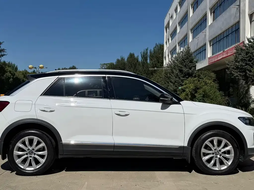 Volkswagen T-Roc — фото 8