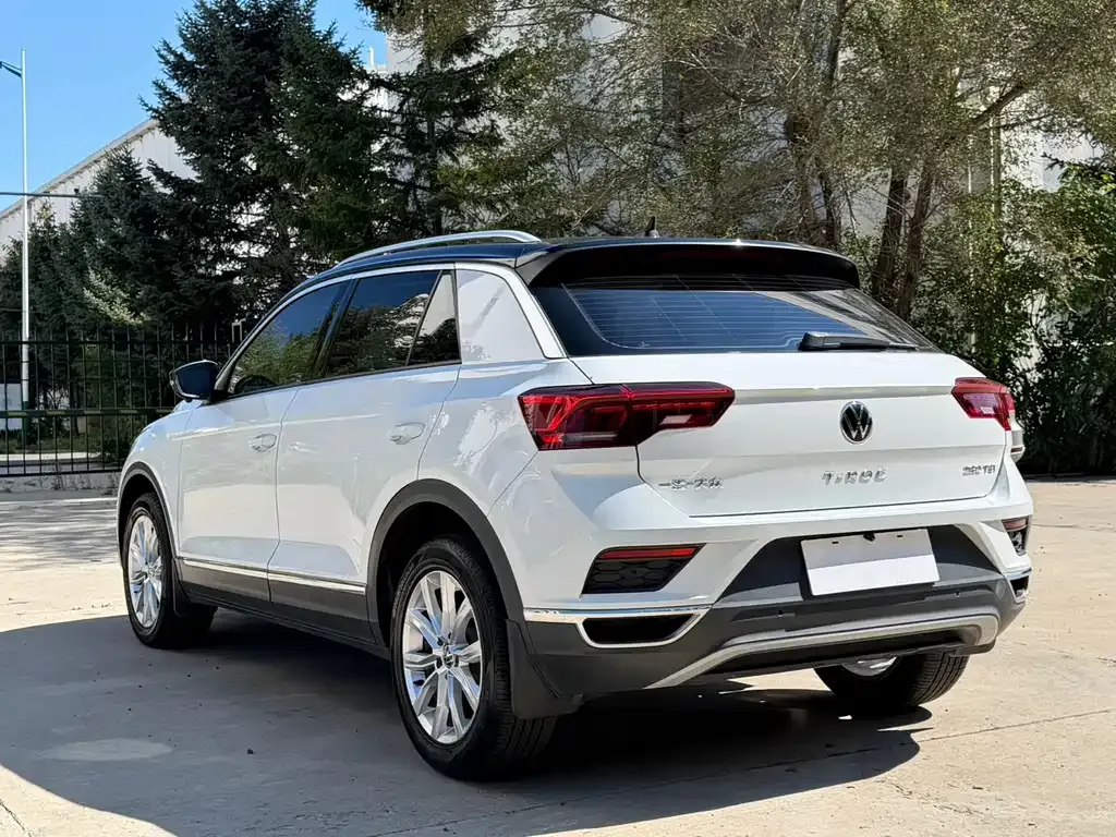 Volkswagen T-Roc — фото 10