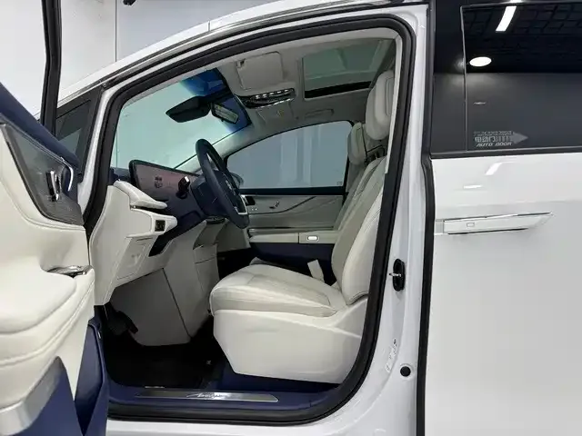 Buick GL8 Hybrid — фото 8