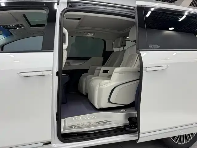 Buick GL8 Hybrid — фото 3