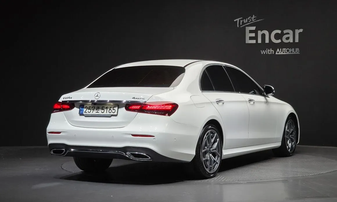 Mercedes-Benz E-Class — фото 8