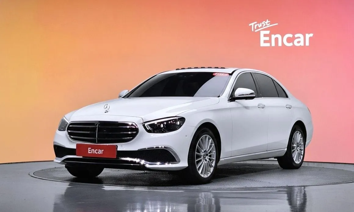 Mercedes-Benz E-Class — фото 1