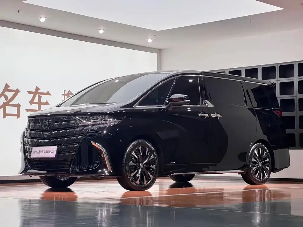 Toyota Alphard — фото 1