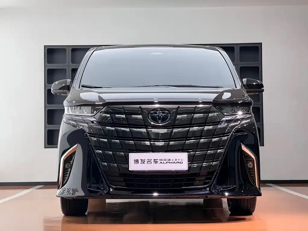 Toyota Alphard — фото 9
