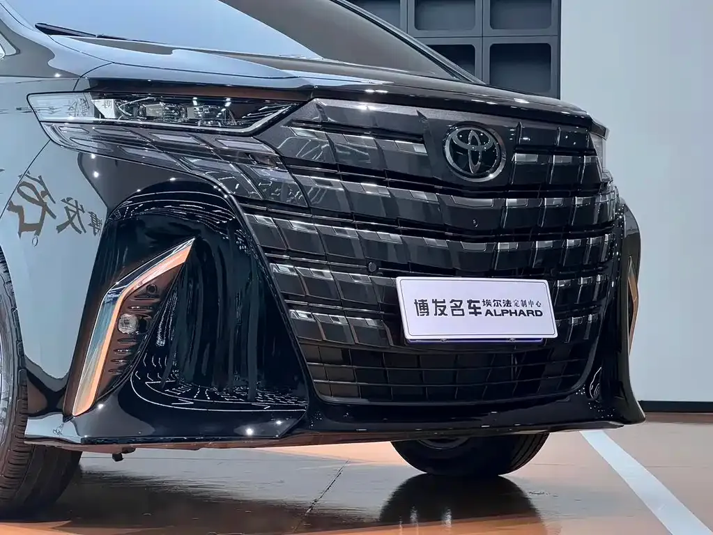 Toyota Alphard — фото 4