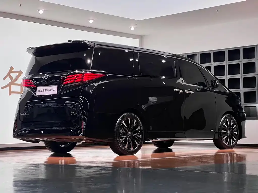Toyota Alphard — фото 5