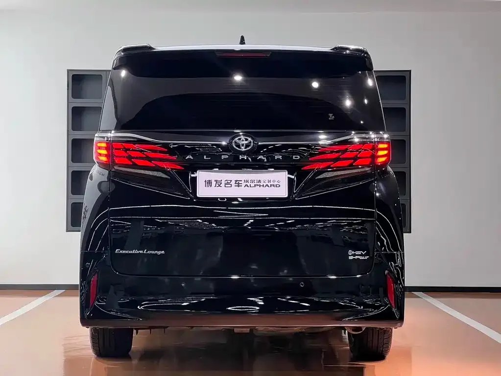 Toyota Alphard — фото 8