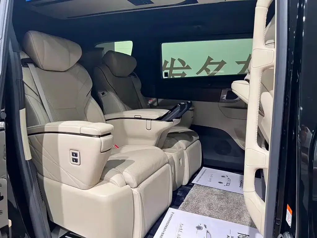 Toyota Alphard — фото 10