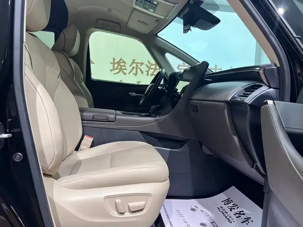 Toyota Alphard — фото 3