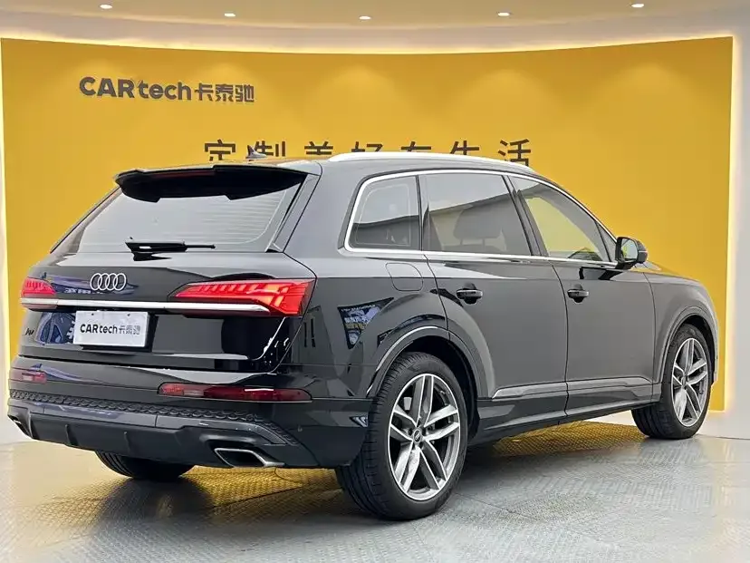 Audi Q7 — фото 10