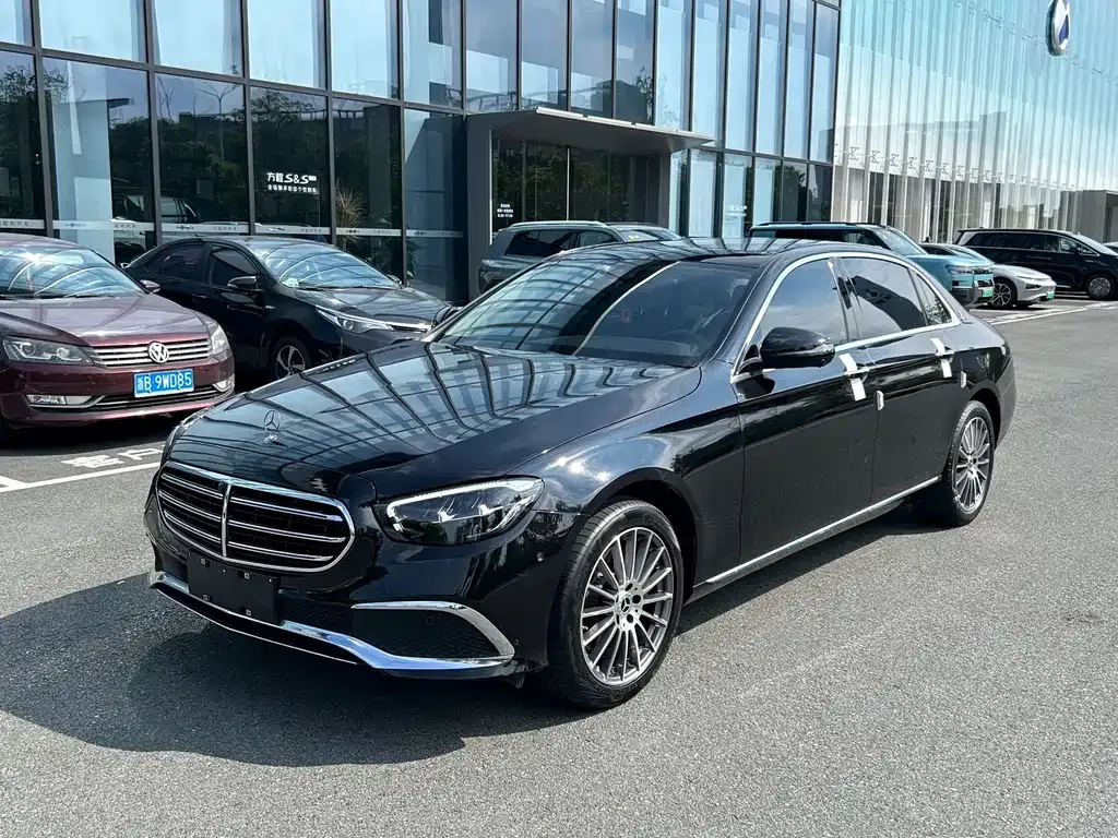 Mercedes-Benz E-Class — фото 1