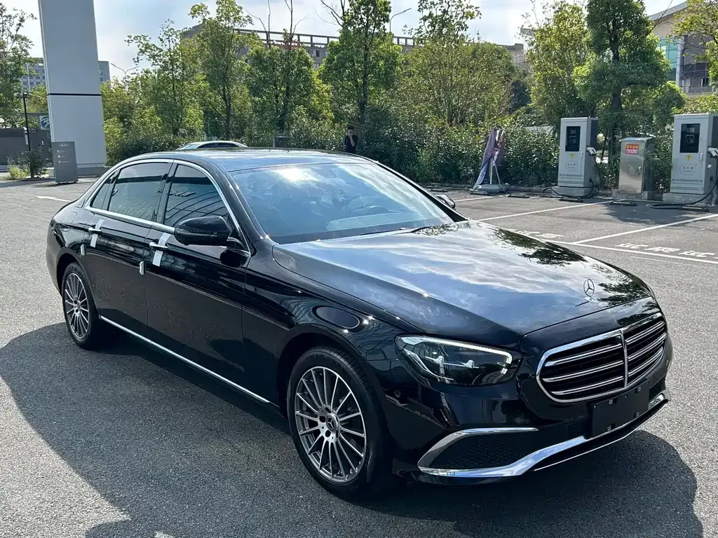 Mercedes-Benz E-Class — фото 8
