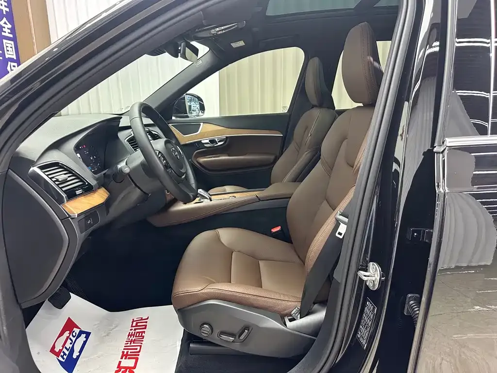 Volvo XC90 — фото 10