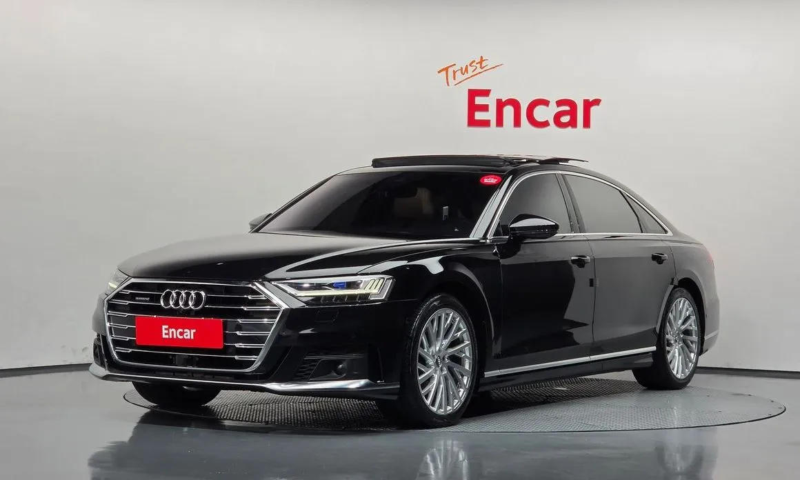 Audi A8 — фото 1