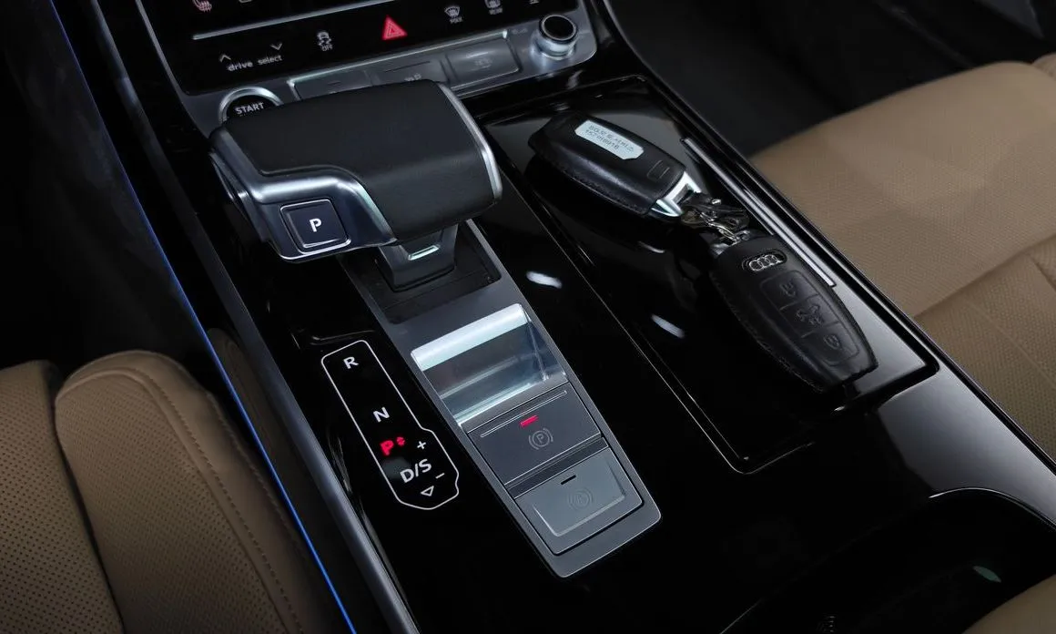 Audi A8 — фото 4