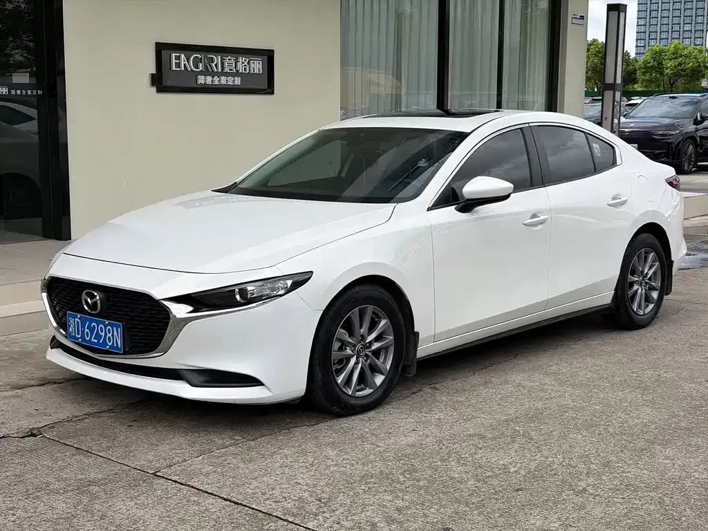 Mazda 3 Axela — фото 1