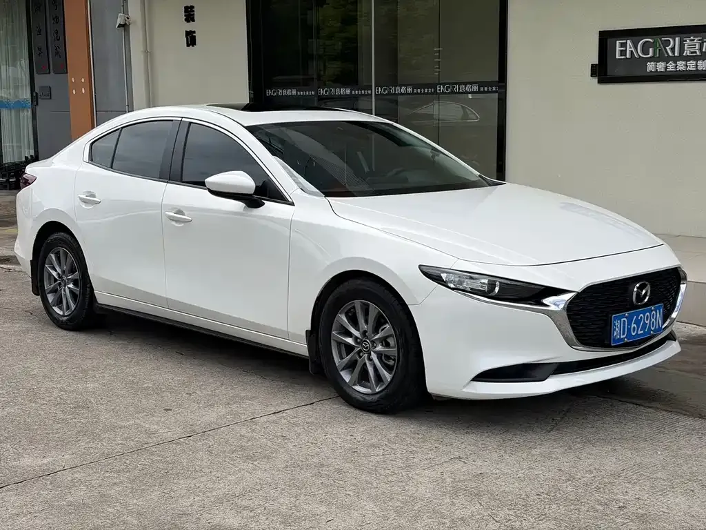 Mazda 3 Axela — фото 3
