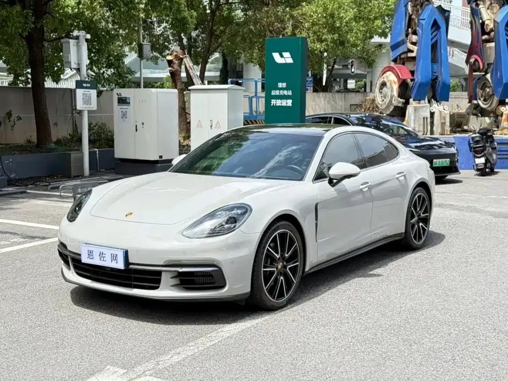 Porsche Panamera — фото 1