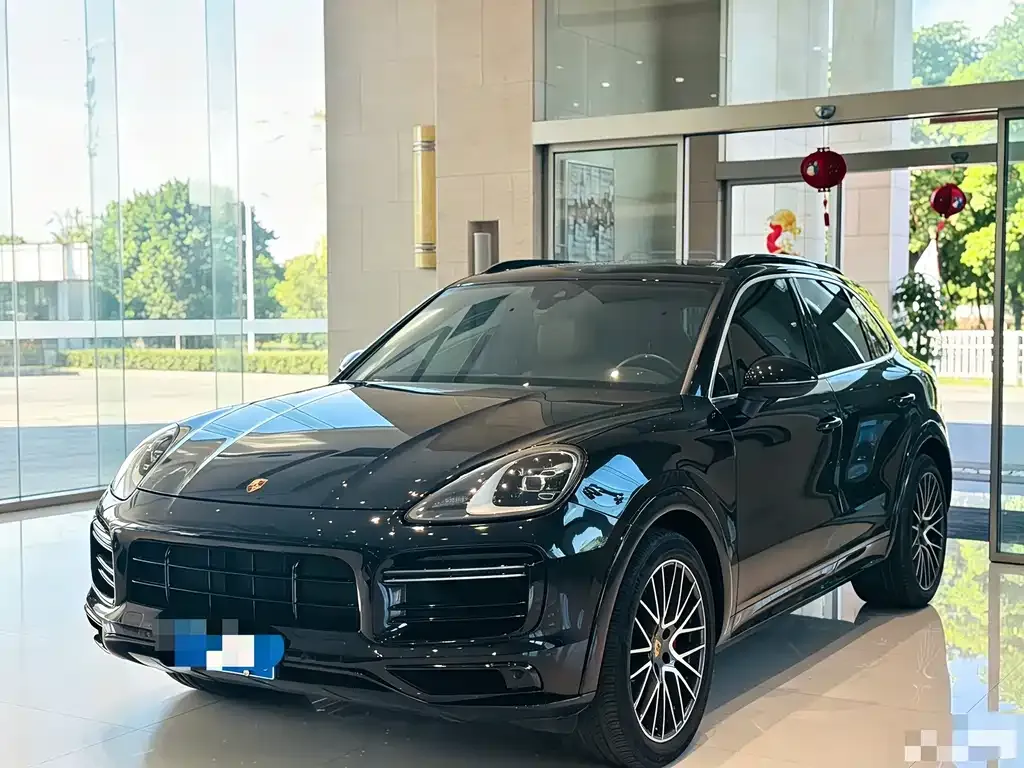 Porsche Cayenne — фото 1