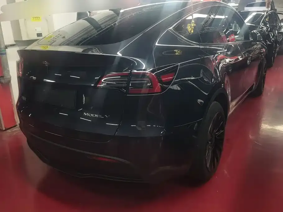 Tesla Model Y — фото 8