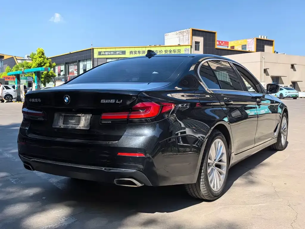 BMW 5 Series — фото 10