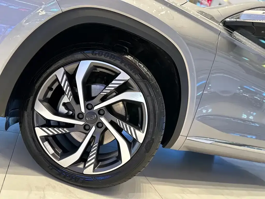 Geely Xingyue L — фото 10